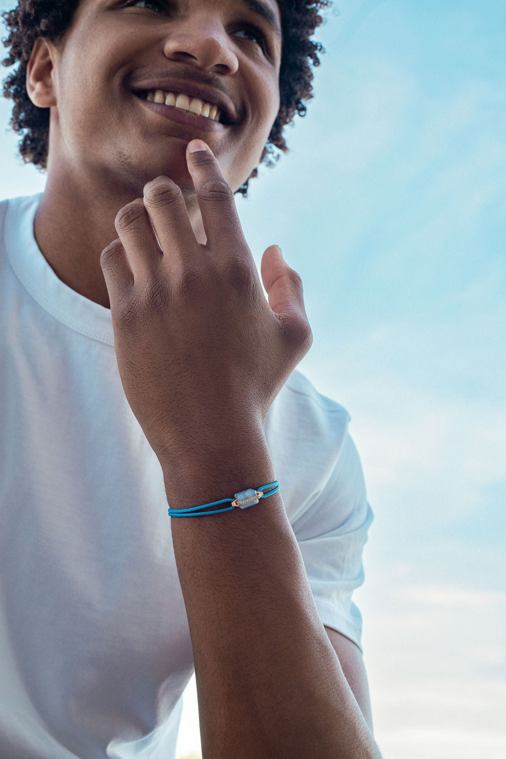Bracelet or jaune, diamants et calcédoine bleue