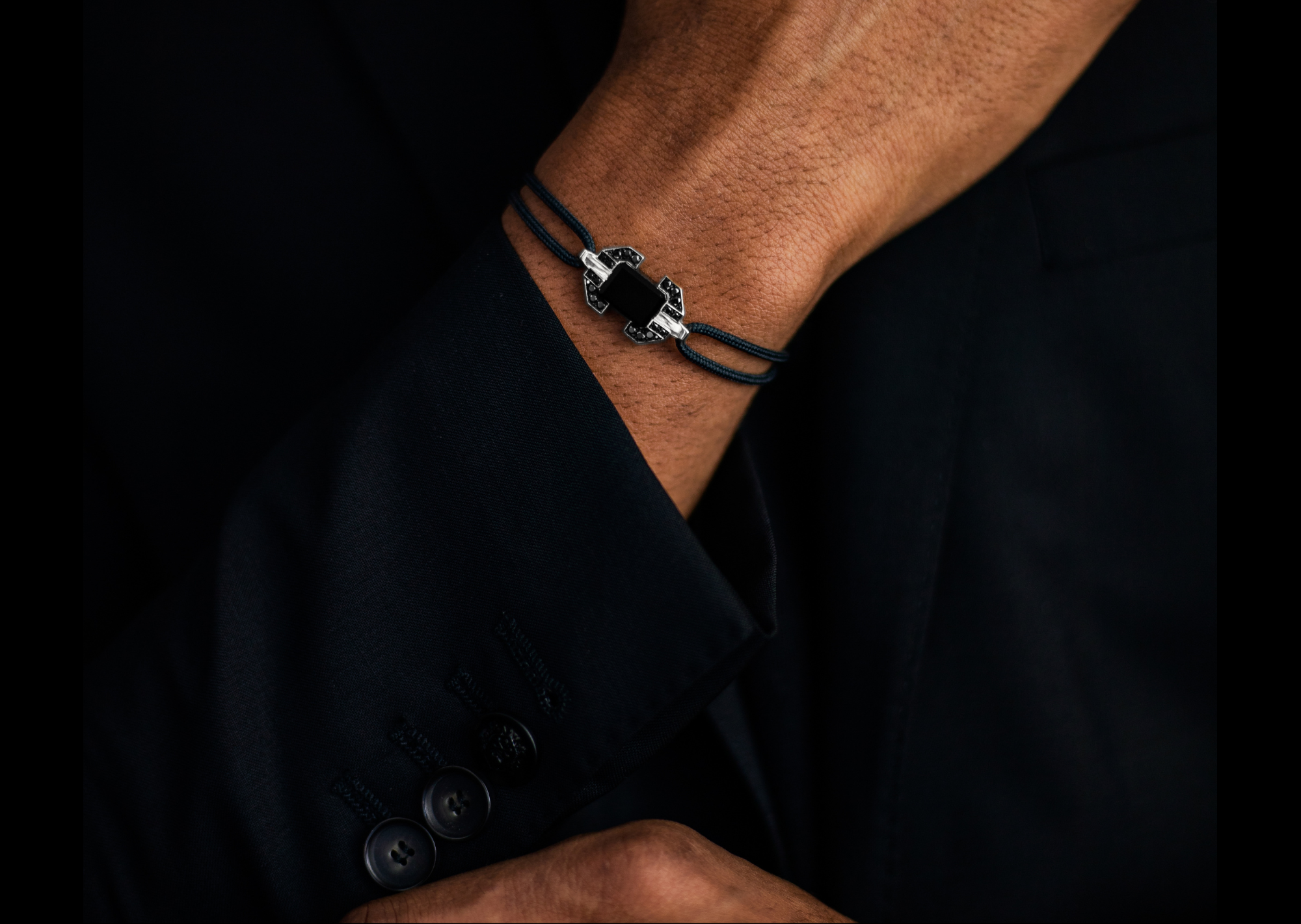 Bracelet absolu or blanc, diamants noirs et jade noir