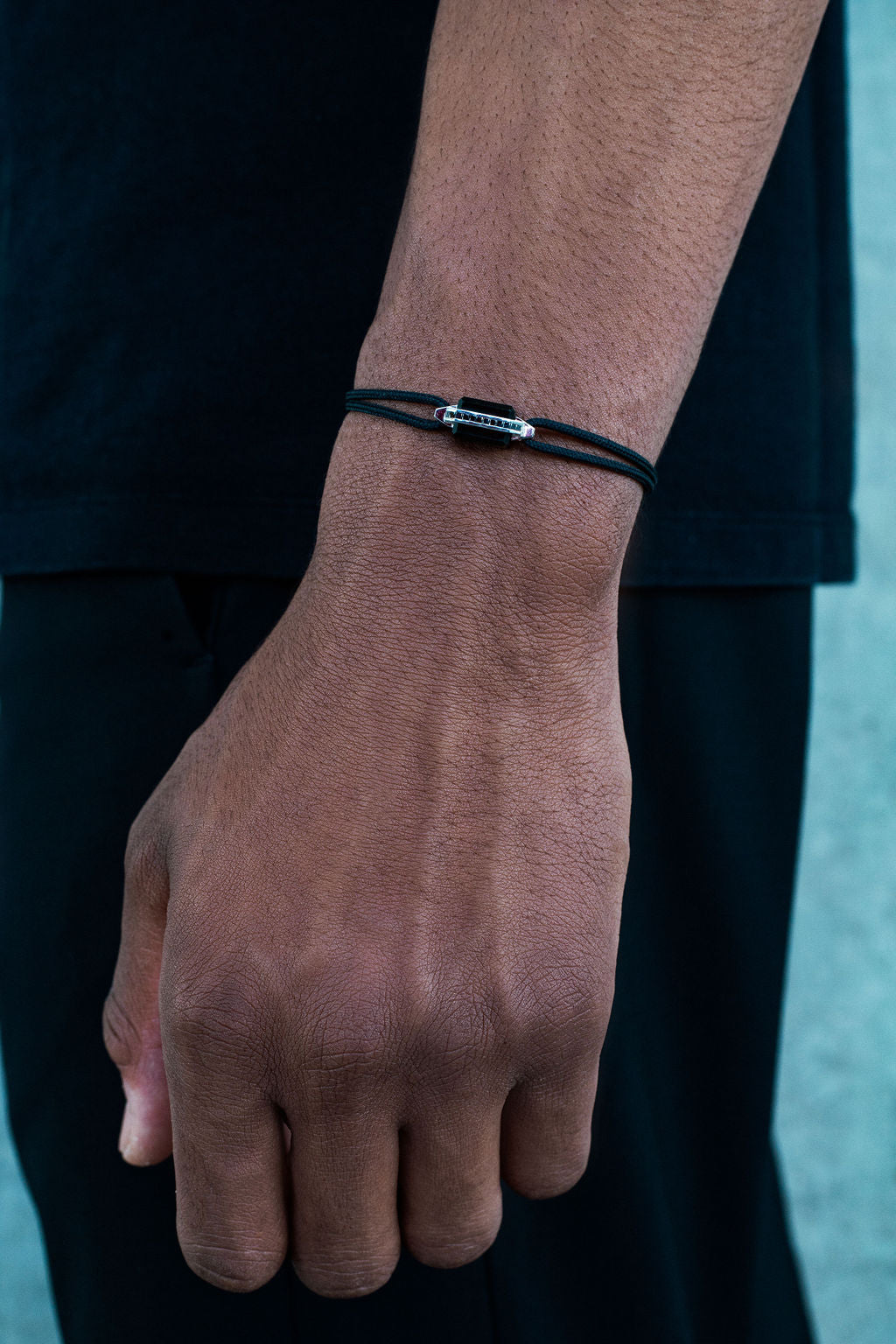 Bracelet or blanc pavé diamants noirs et jade noir